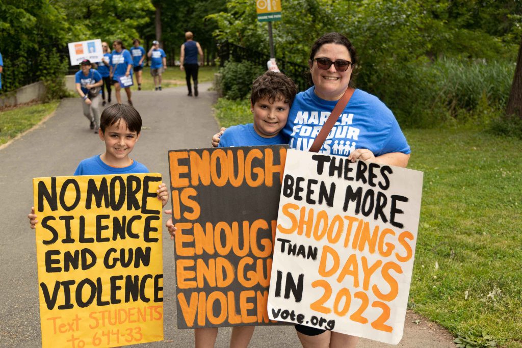Children-holding-poster-end-gun-violence